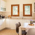 Artemis Pelion Escape * Alli Meria